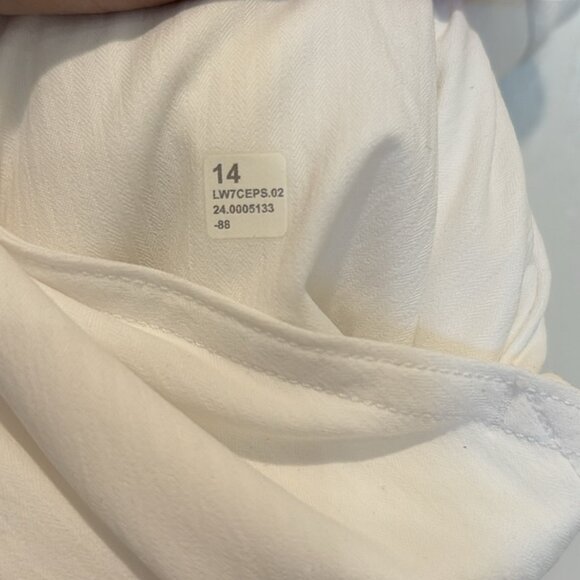 Size 14 Lululemon Dance Studio High-Rise Short 3.5" White Like new - Picture 12 of 12